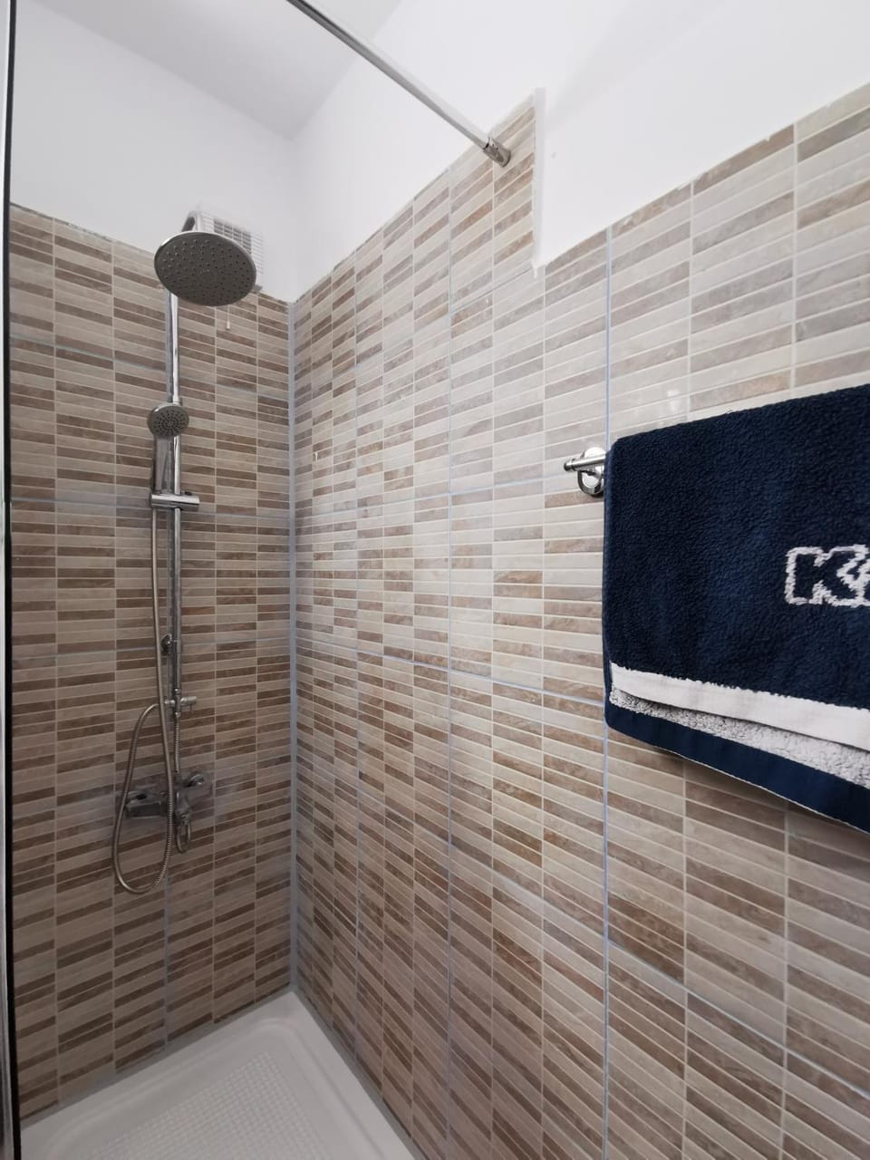 Shower, towels