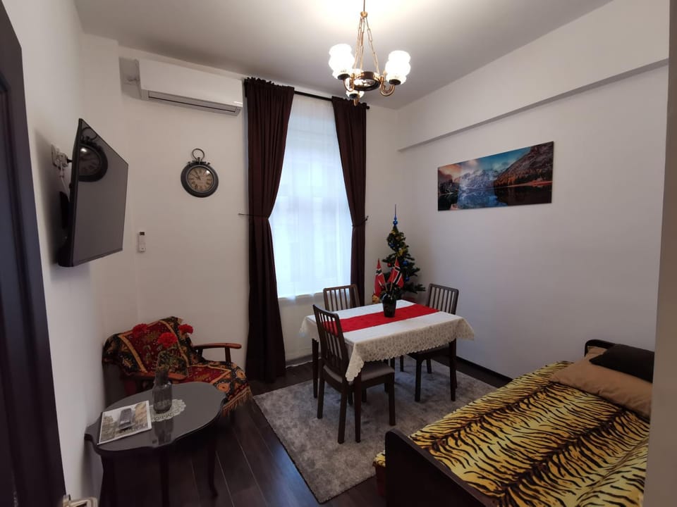 TV and multimedia, Living room, Bedroom, air conditioner