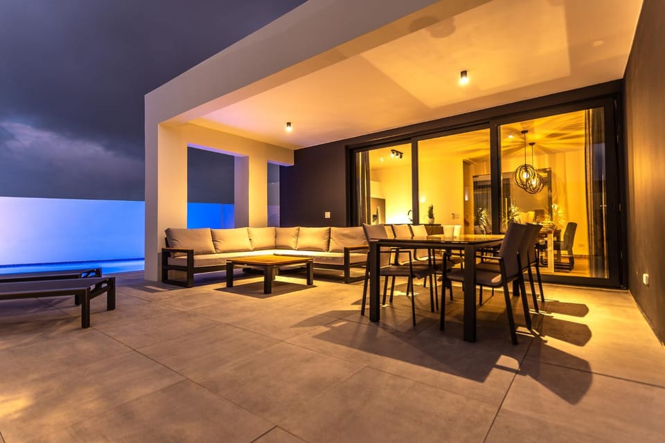 Patio, Night, View (from property/room), Balcony/Terrace, Living room, Seating area, Dining area