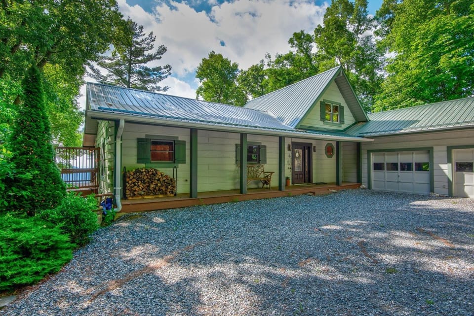 1 Sublime View House in Watauga