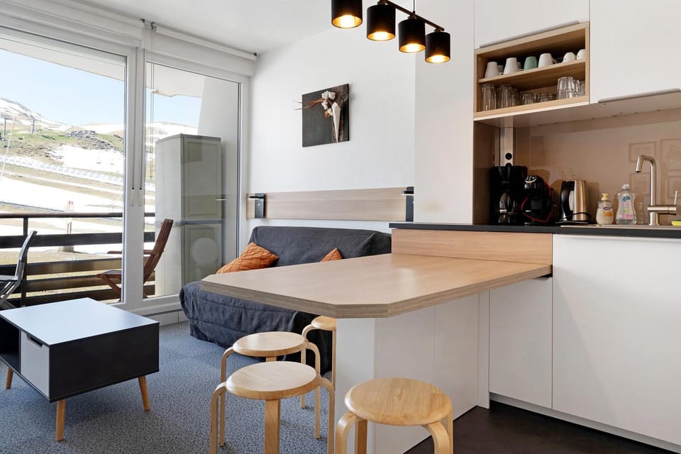 Kitchen or kitchenette, Living room