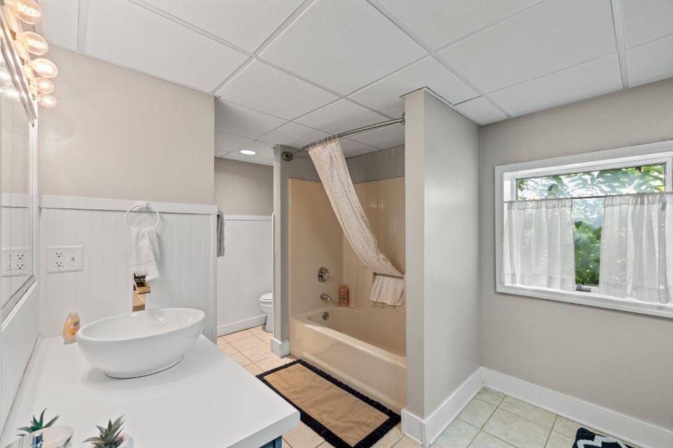 Tranquility Suite Pet- Friendly Apartment in Woodfin