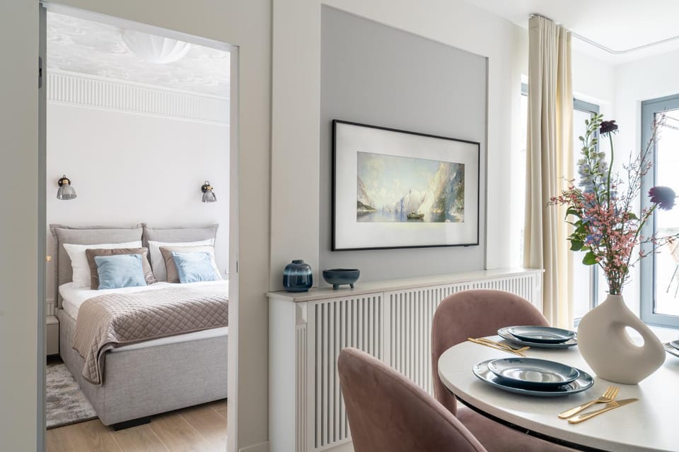 Bed, TV and multimedia, Living room, Photo of the whole room, Bedroom