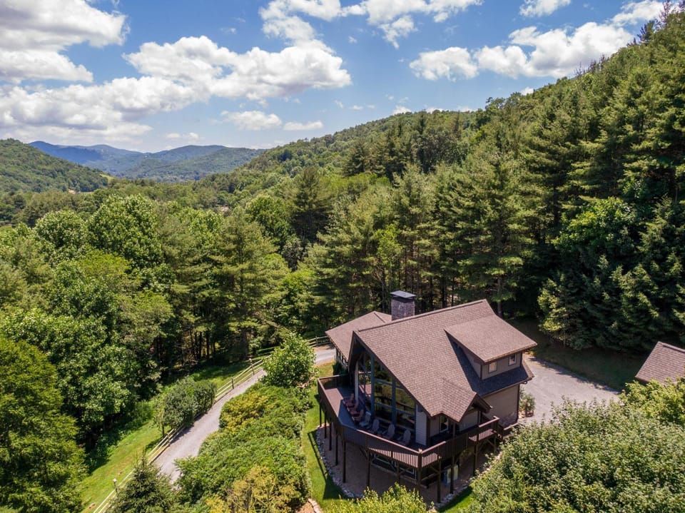 Mountaineer Manor House in Watauga