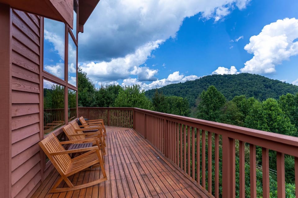 Mountaineer Manor House in Watauga