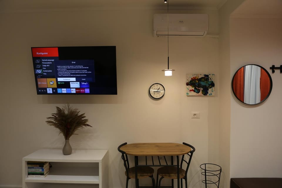 TV and multimedia, Living room, Dining area