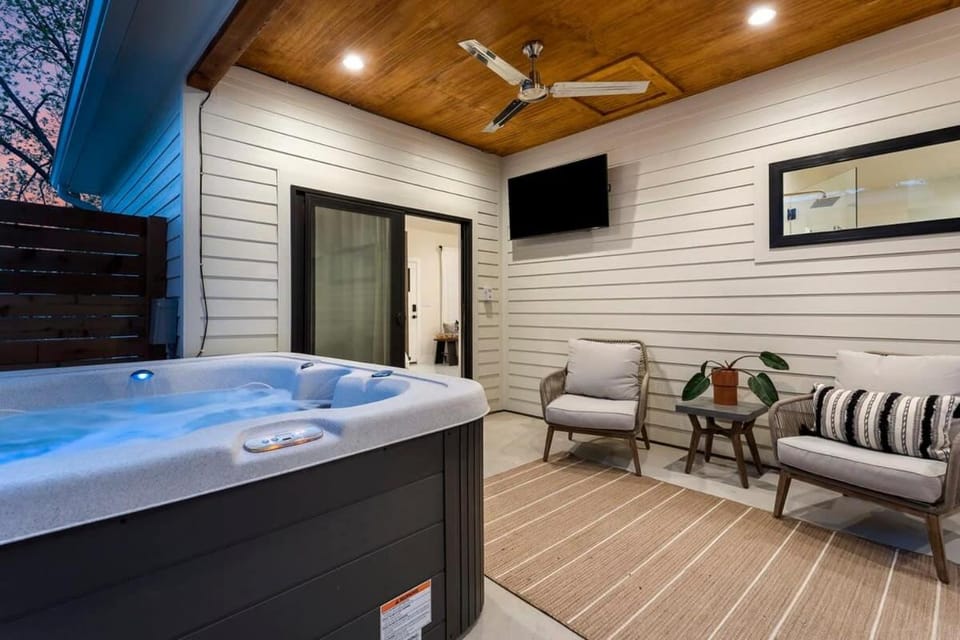 Getaway at Enchanted walk to Main Hot Tub Apartment in Fredericksburg