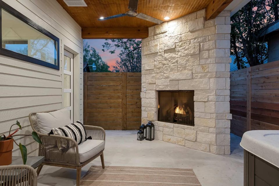 Getaway at Enchanted walk to Main Hot Tub Apartment in Fredericksburg