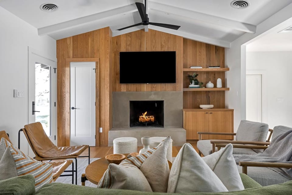 Mojito Haus with Hot tub House in Fredericksburg