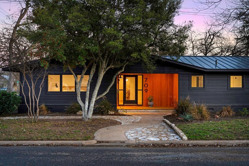 Mojito Haus with Hot tub House in Fredericksburg