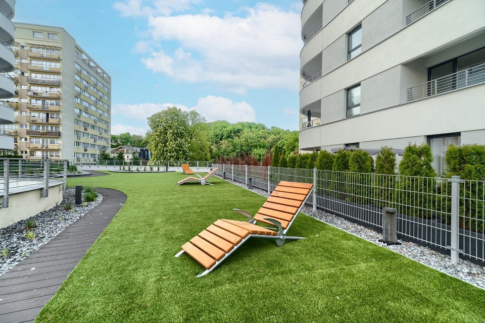 Property building, Day, Natural landscape, Garden, sunbed