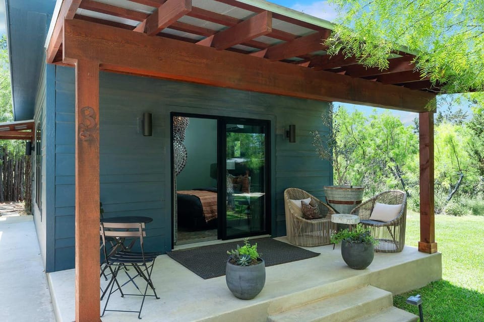 Juniper at Ololo, Fire Pit, Fireplace! House in Fredericksburg