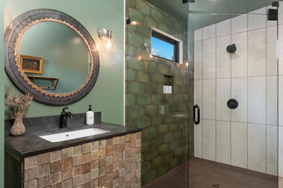 Juniper at Ololo, Fire Pit, Fireplace! House in Fredericksburg