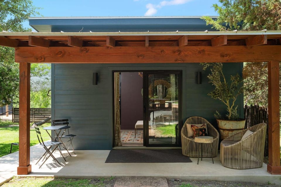 Cielo at Ololo, Hot tub, Outdoor shower, Fire Pit! House in Fredericksburg