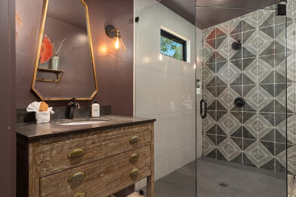 Cielo at Ololo, Hot tub, Outdoor shower, Fire Pit! House in Fredericksburg