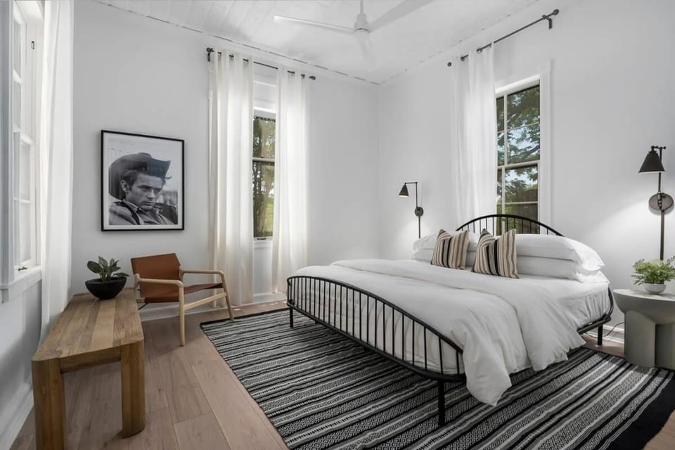 The Ressman Compound for Big Groups plus Hot tub House in Fredericksburg