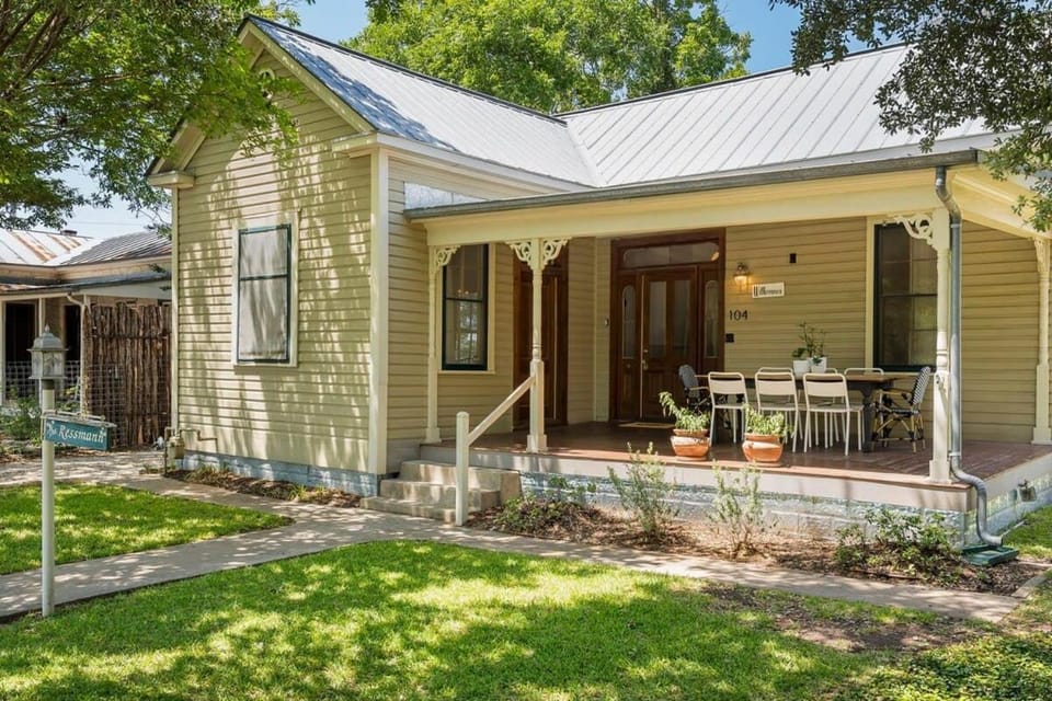 The Ressman Compound for Big Groups plus Hot tub House in Fredericksburg