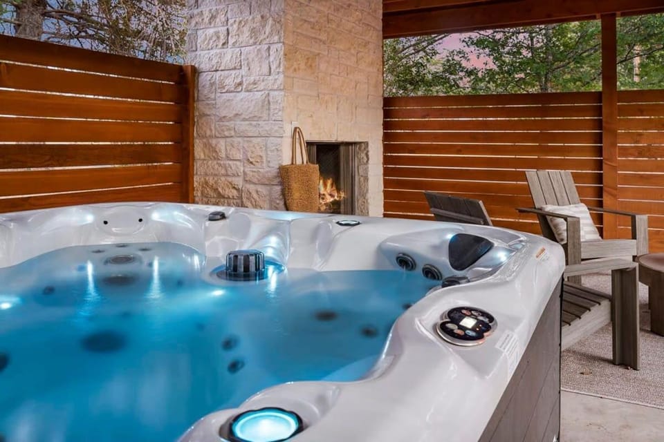 Riddel Haus Private stylish home plus Hot tub House in Fredericksburg