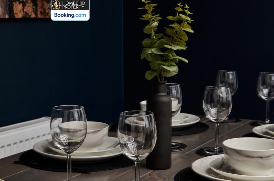 Food and drinks, Dining area, Food, Drinks, Alcoholic drinks