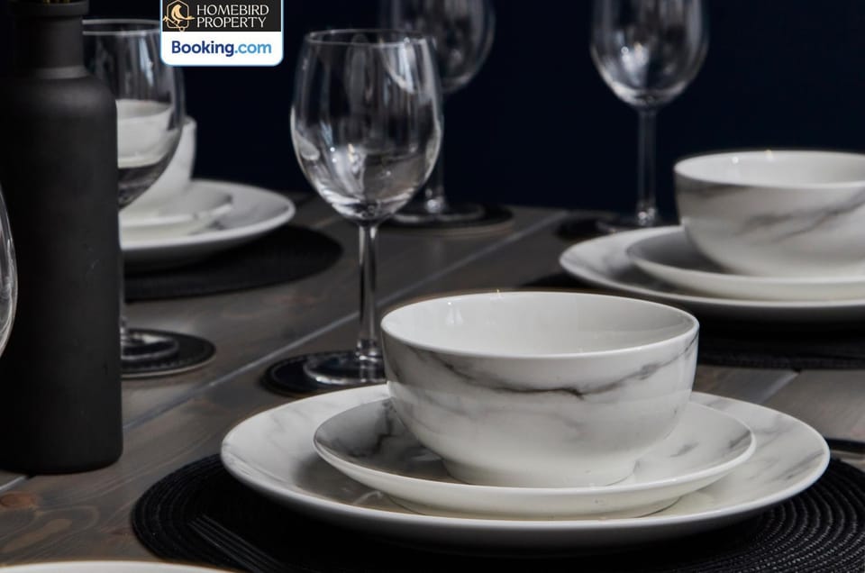 Coffee/tea facilities, Food and drinks, Dining area, Drinks