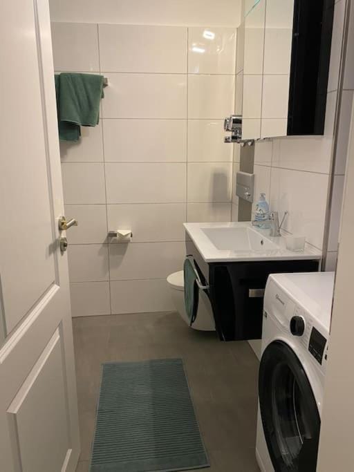 Bathroom, towels, washing machine