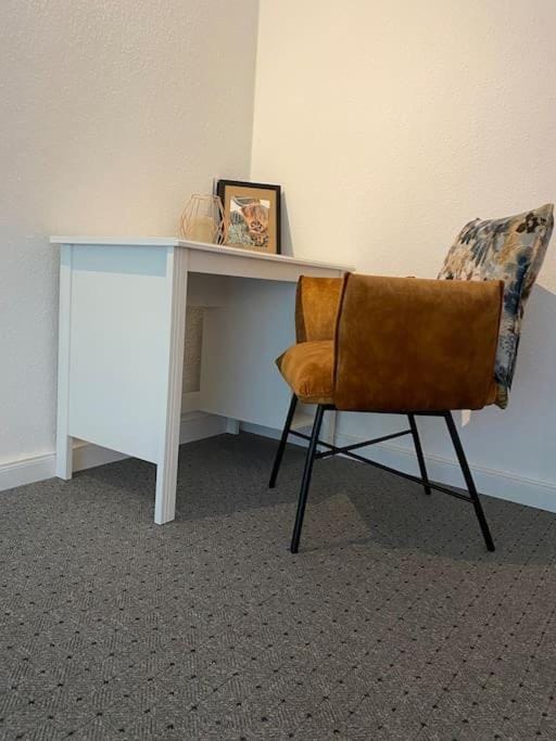 Living room, Seating area, hair dresser