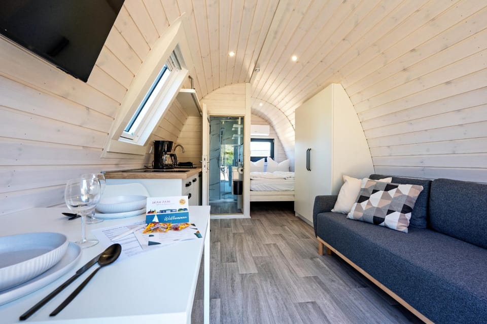 TV and multimedia, Kitchen or kitchenette, Living room, Seating area