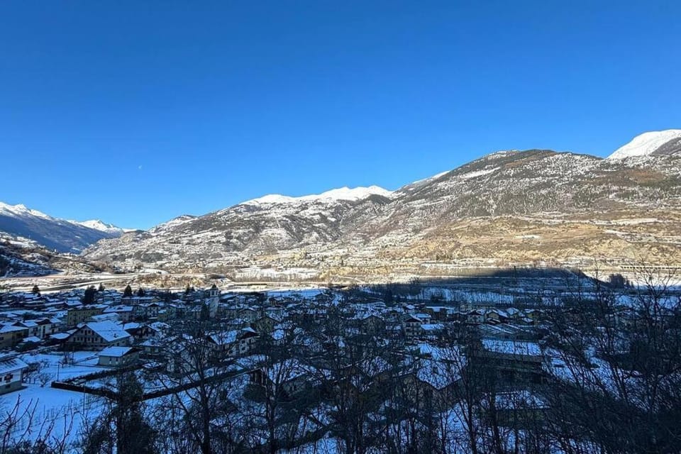 Nearby landmark, Day, Natural landscape, Winter, Mountain view