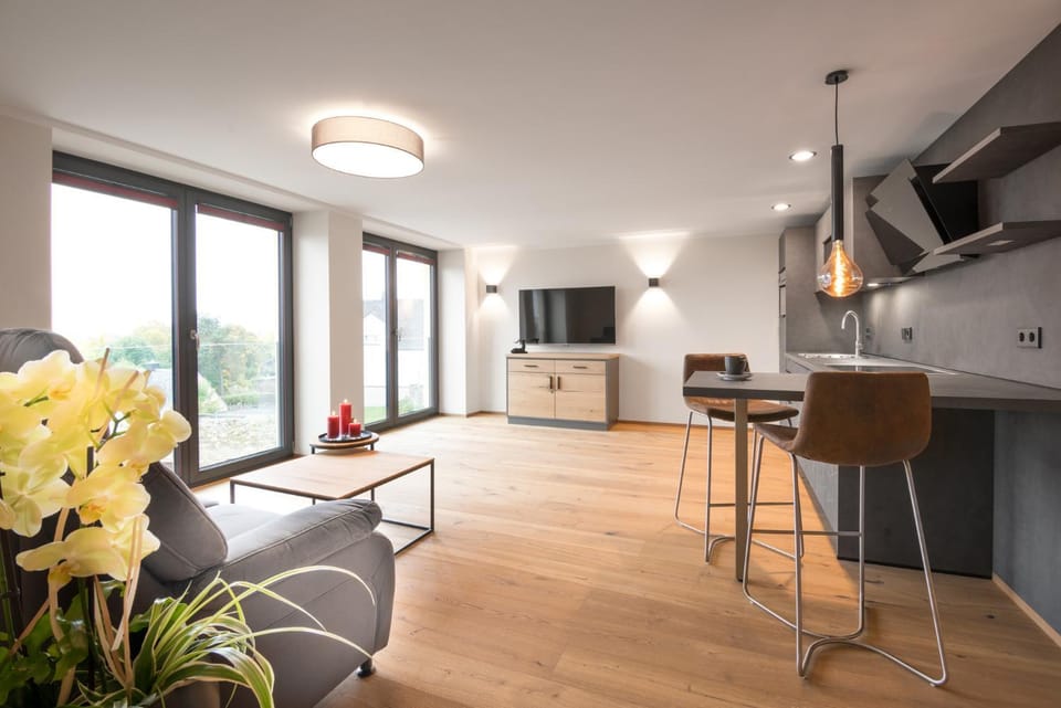 Kitchen or kitchenette, Seating area