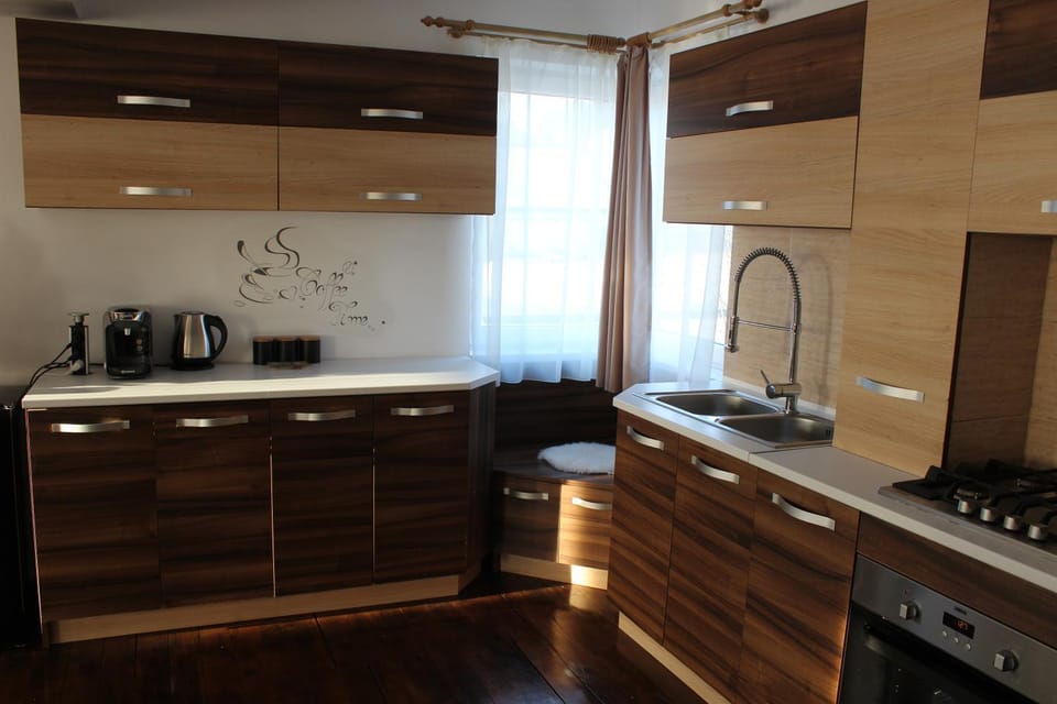 Coffee/tea facilities, Kitchen or kitchenette, pet friendly, stove