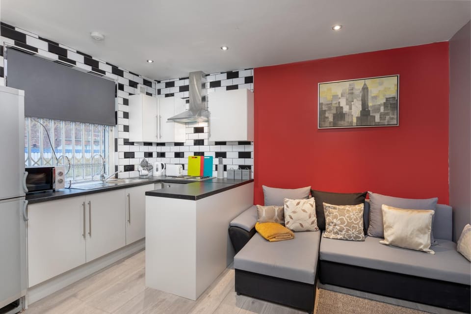 Kitchen or kitchenette, Living room, Seating area, dishwasher, oven, pet friendly, stove