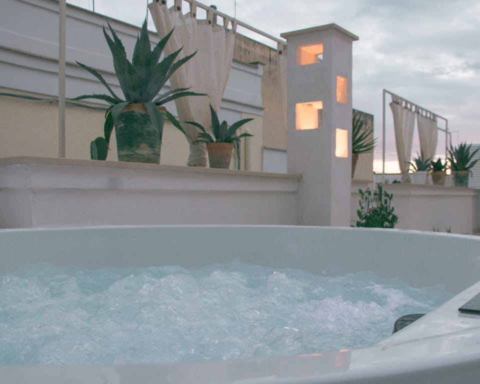 Hot Tub, Hot Tub, Balcony/Terrace