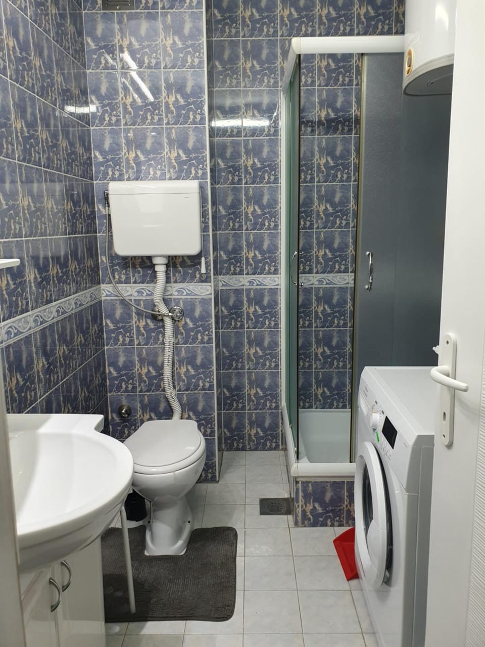 Toilet, washing machine