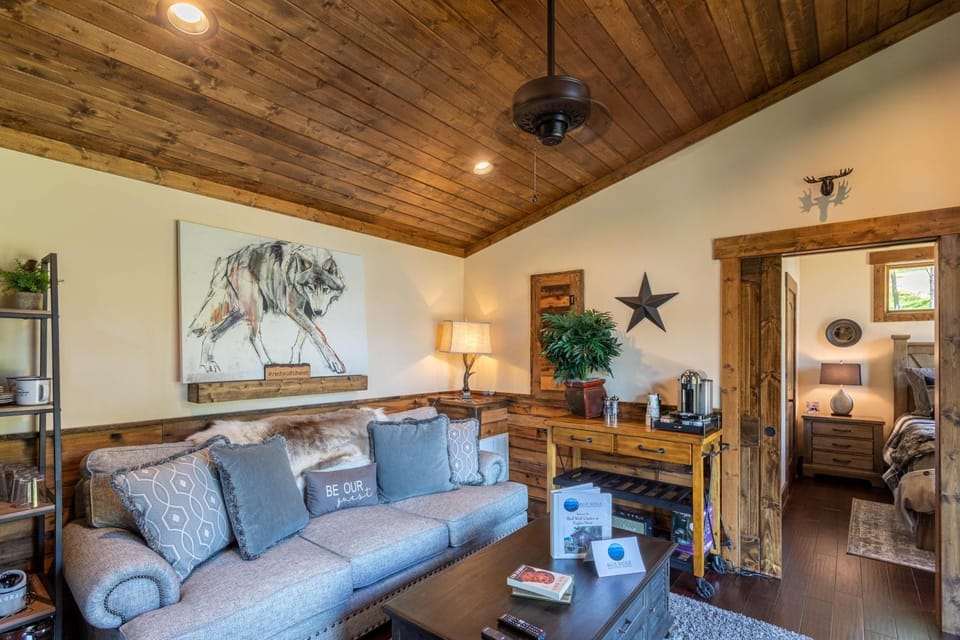 Red Wolf Chalet at Eagles Nest House in Watauga