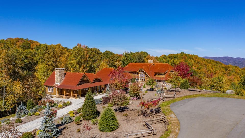 Wild Turkey Inn at Eagles Nest House in Beech Mountain