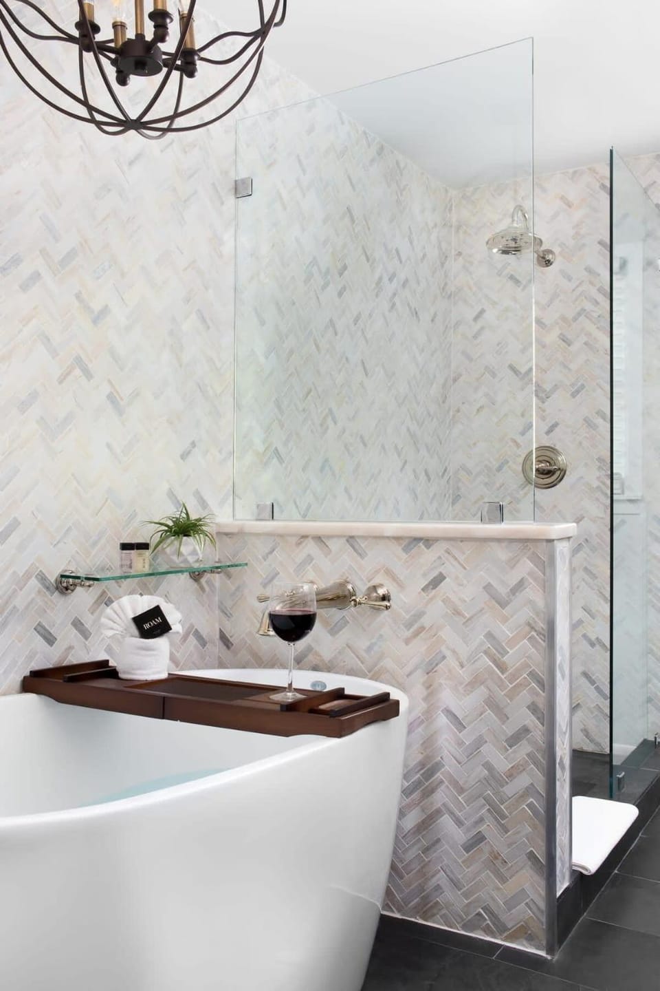 A Suite Retreat stylish home plus Hot tub House in Fredericksburg