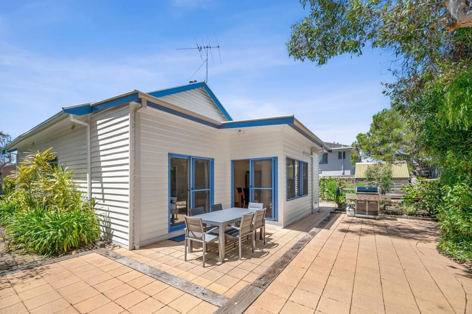 Esplanade Premium 33 Steps to Beach House in Torquay