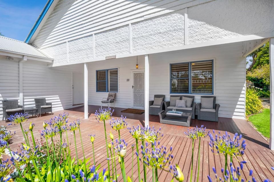 Esplanade Premium 33 Steps to Beach House in Torquay