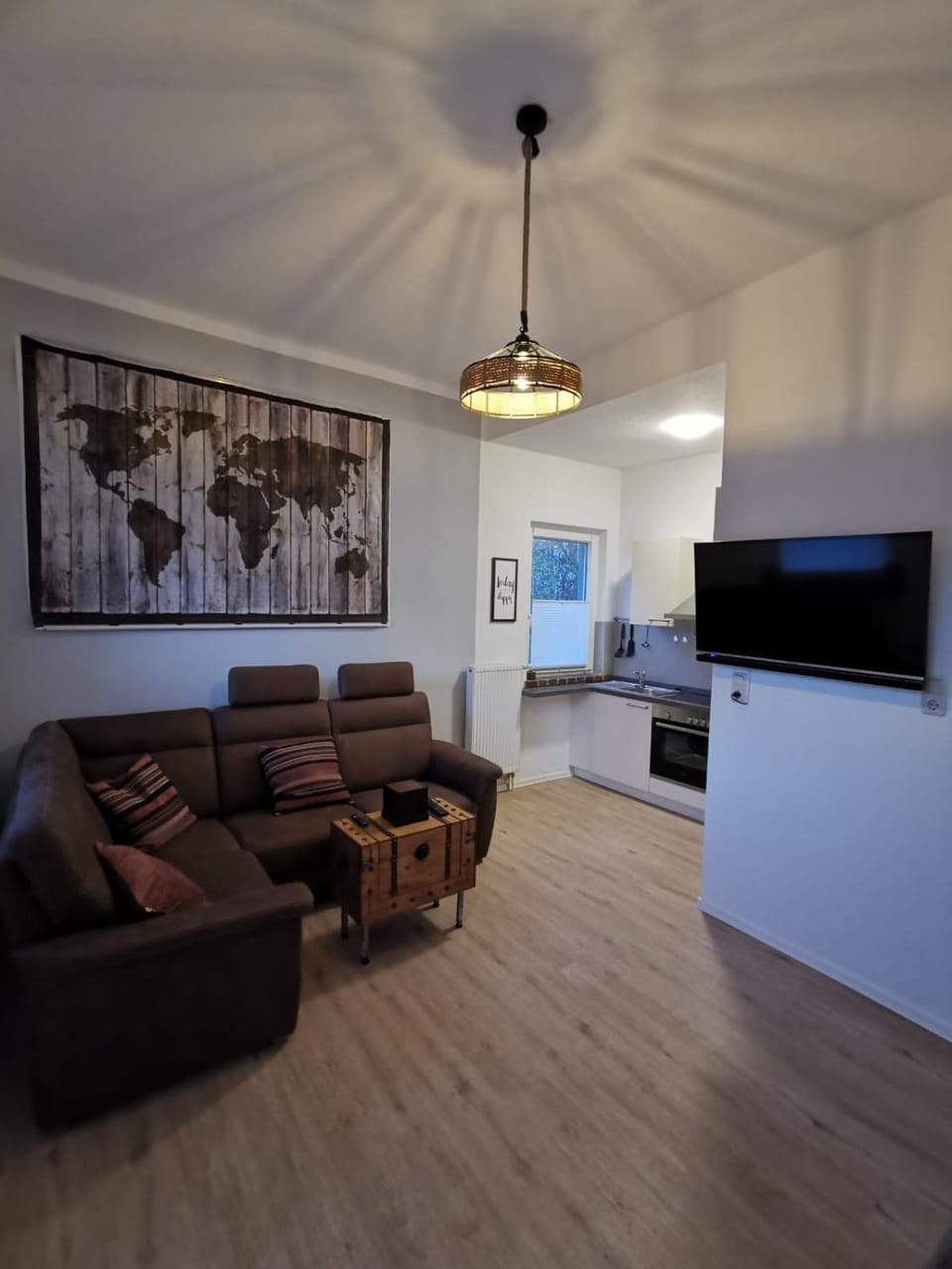 Communal lounge/ TV room, TV and multimedia, Living room, Seating area, Evening entertainment