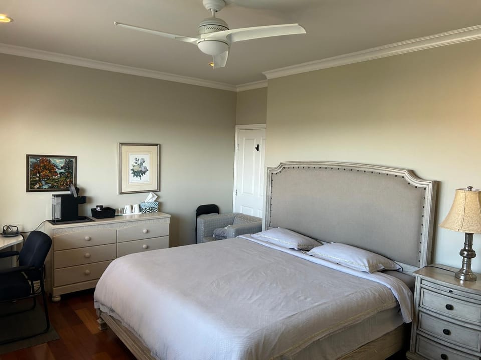 independent entrance cozy suite with private bathroom close to YVR Richmond Vacation rental in Richmond