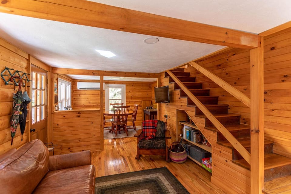 Hidden Cabin on Old Field Creek Cabin in Watauga