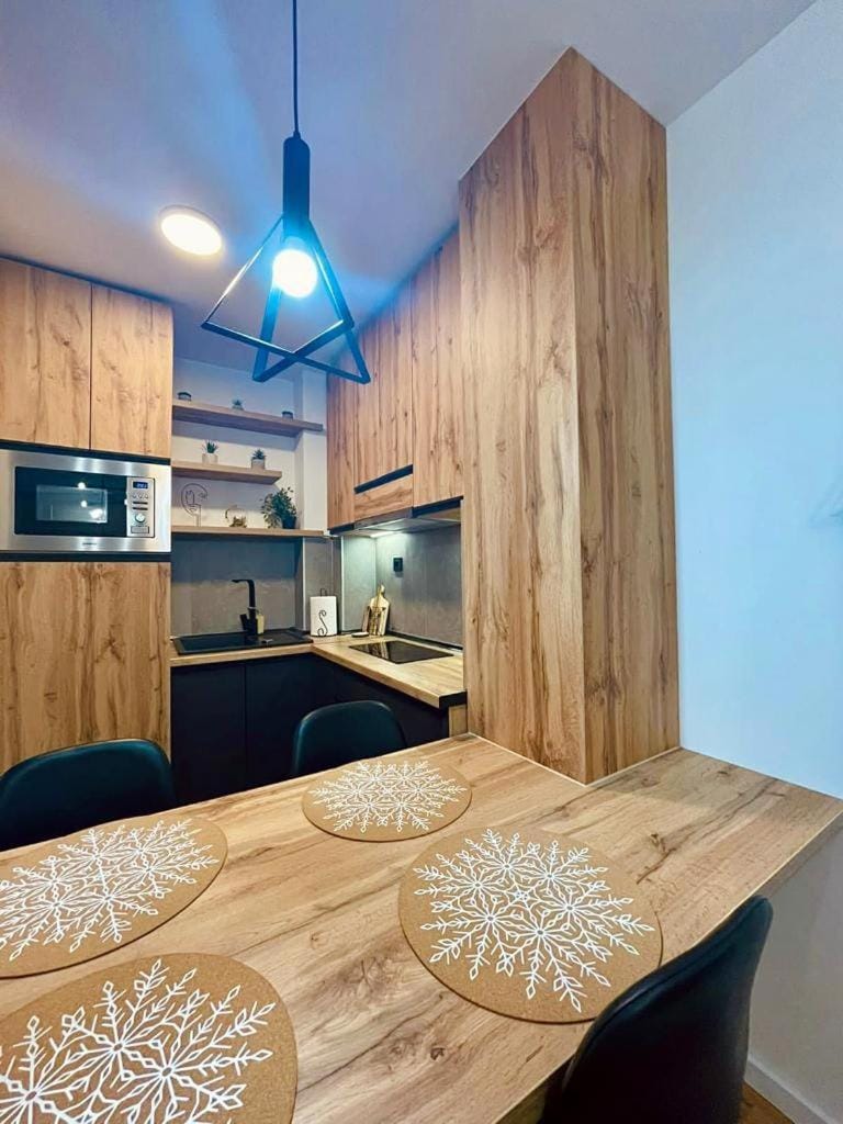 Kitchen or kitchenette, Dining area, minibar