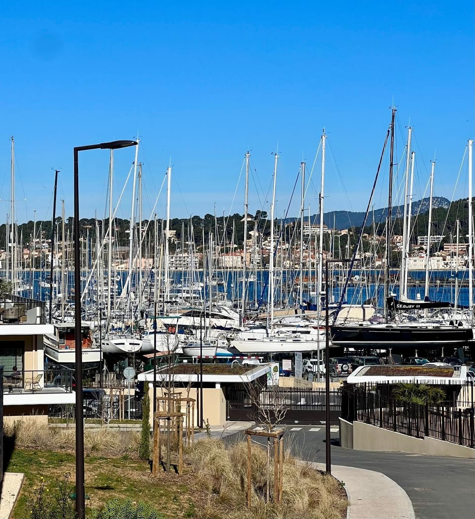 L'apart'83 - T2 classé 5 étoiles - Belle vue sur la baie du Lazaret Apartment in La Seyne-sur-Mer