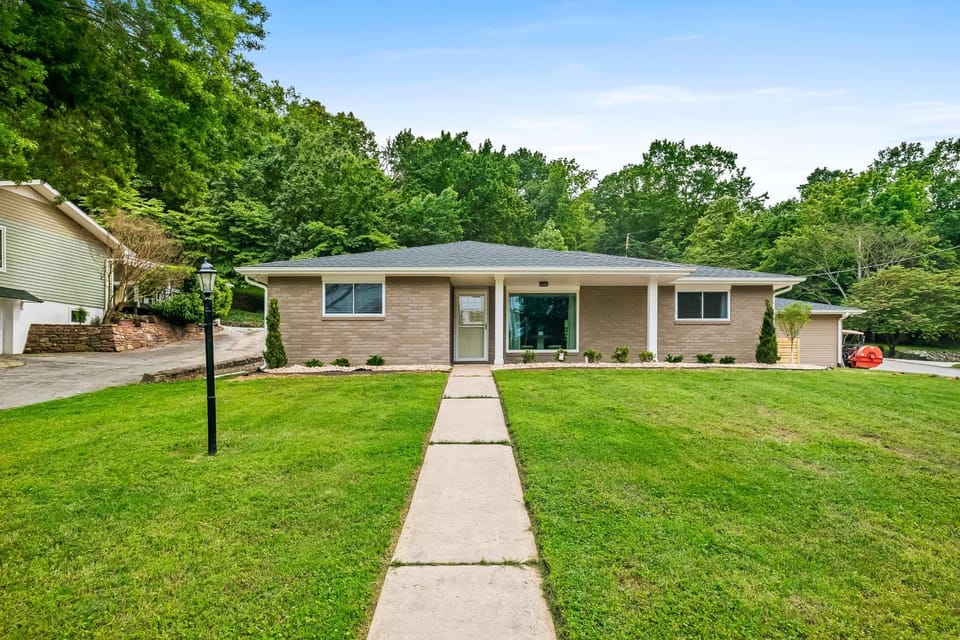Wichita Landing House in Beaver Lake