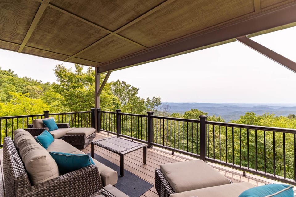 Skytop Retreat House in Caldwell