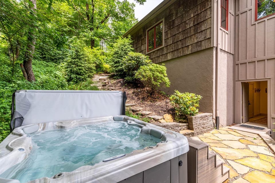Skytop Retreat House in Caldwell