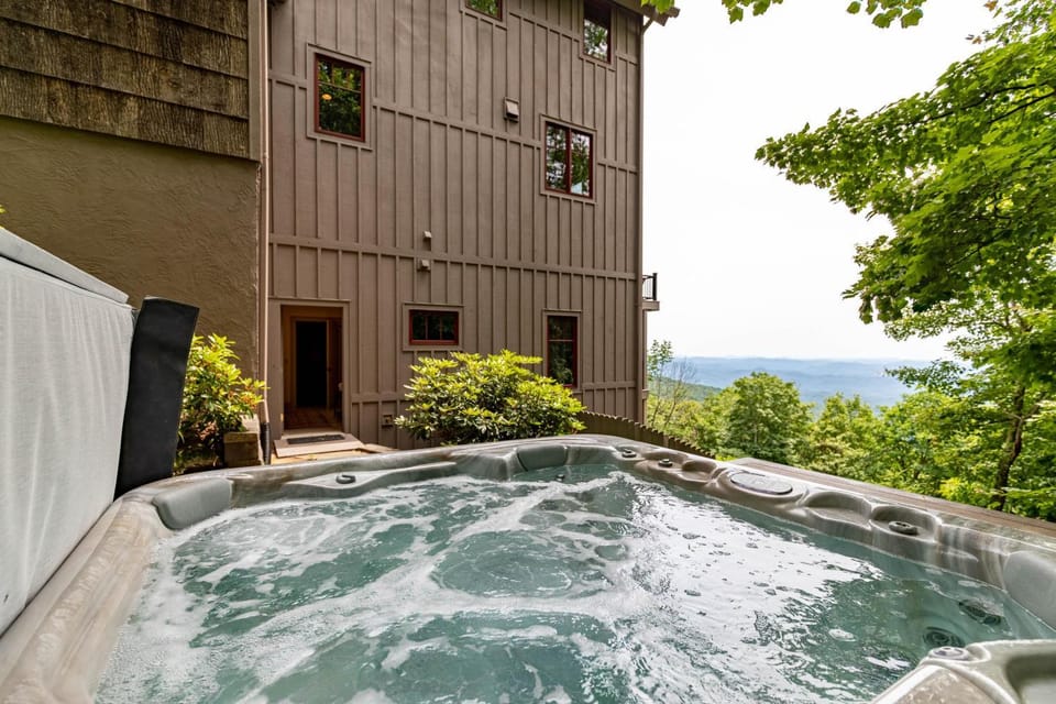 Skytop Retreat House in Caldwell