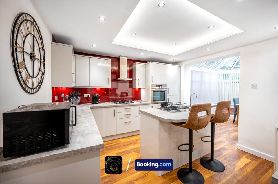 Coffee/tea facilities, Kitchen or kitchenette, Dining area, oven, pet friendly, stove, toaster