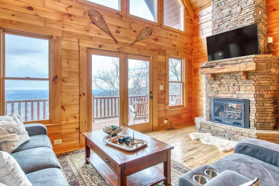 Hawk's View Log Cabin Cabin in Lake Lure