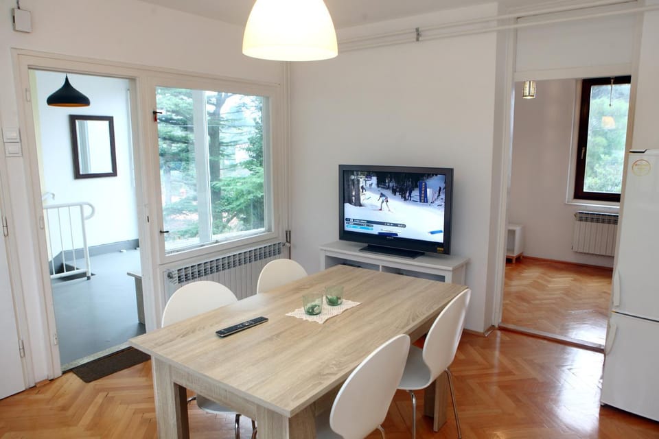 TV and multimedia, Dining area